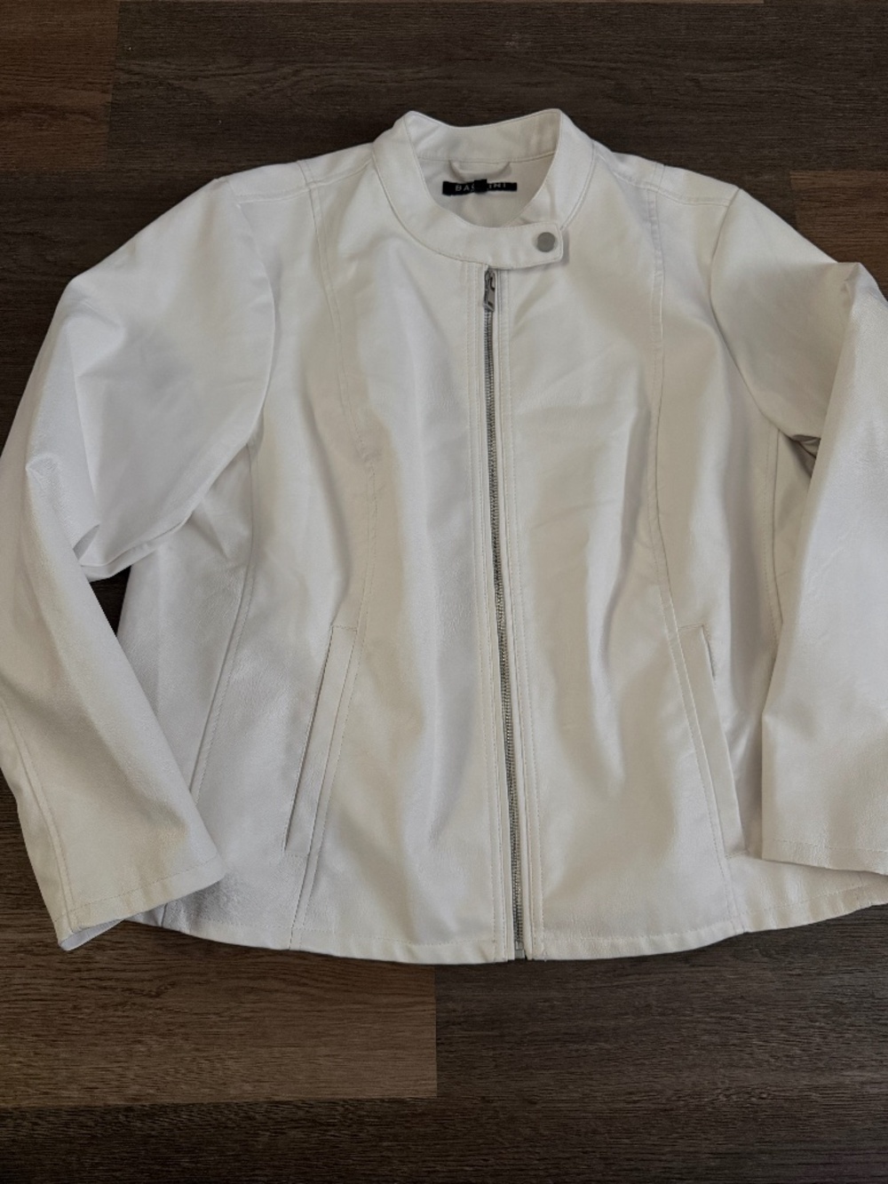 Baccini White Faux Leather Motto Jacket Lined Size 1X Full Zip Pockets Vegan